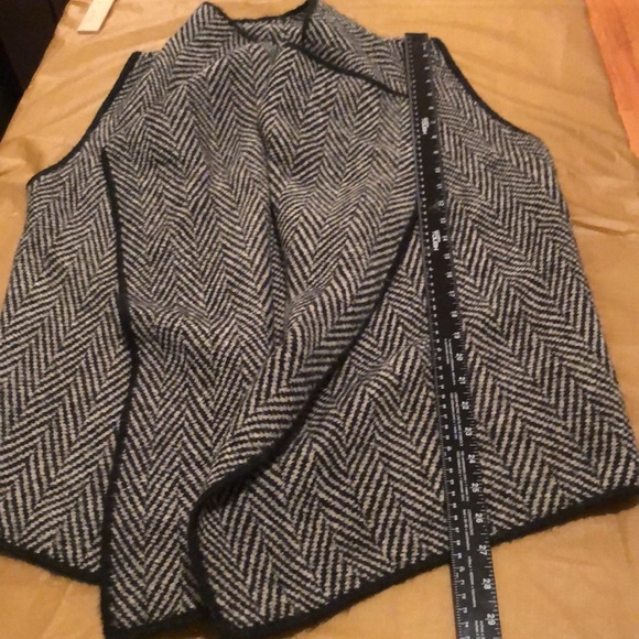 Rebecca Elliot size  medium black & white stripe knit vest with waterfall - Picture 10 of 10